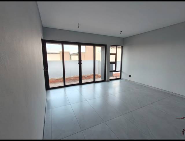 3 BEDROOM FREEHOLD FOR SALE IN CASHAN